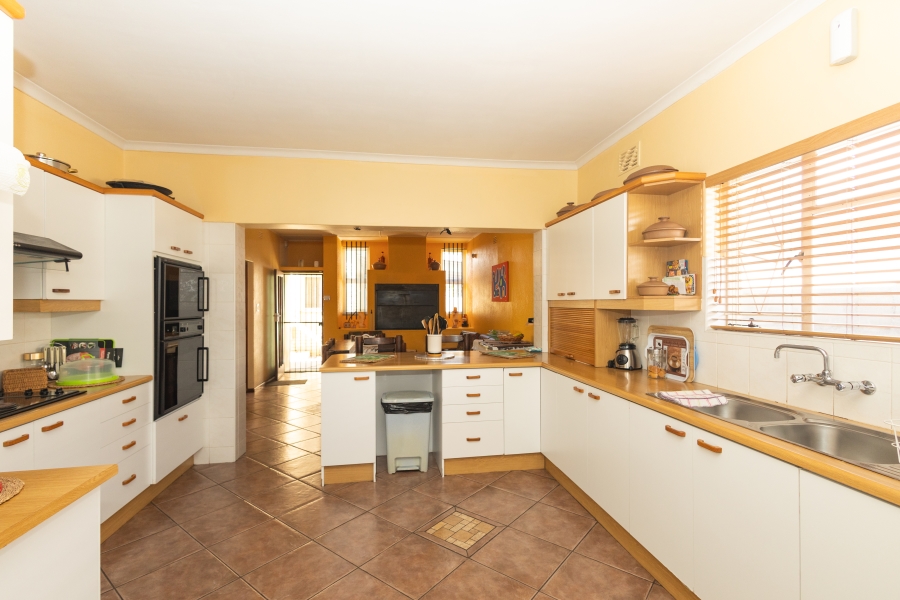 5 Bedroom Property for Sale in Churchill Estate Western Cape